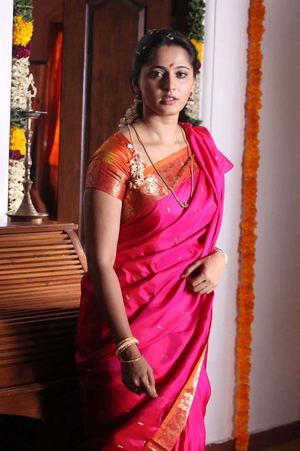 ANUSHKA SHETTY LONG HAIR IN TRADITIONAL RED SAREE 5